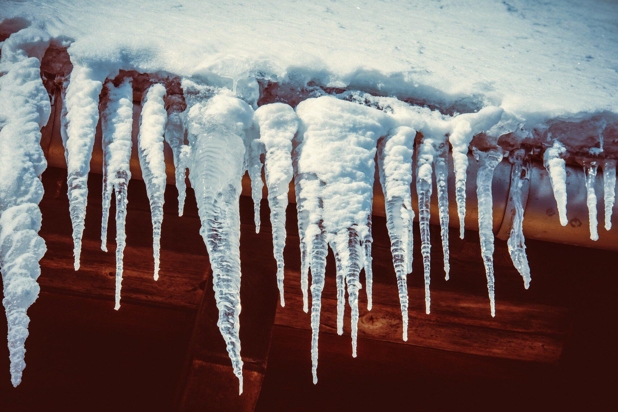 Removing Ice Dams from your Roof This Winter: What You Need to Know